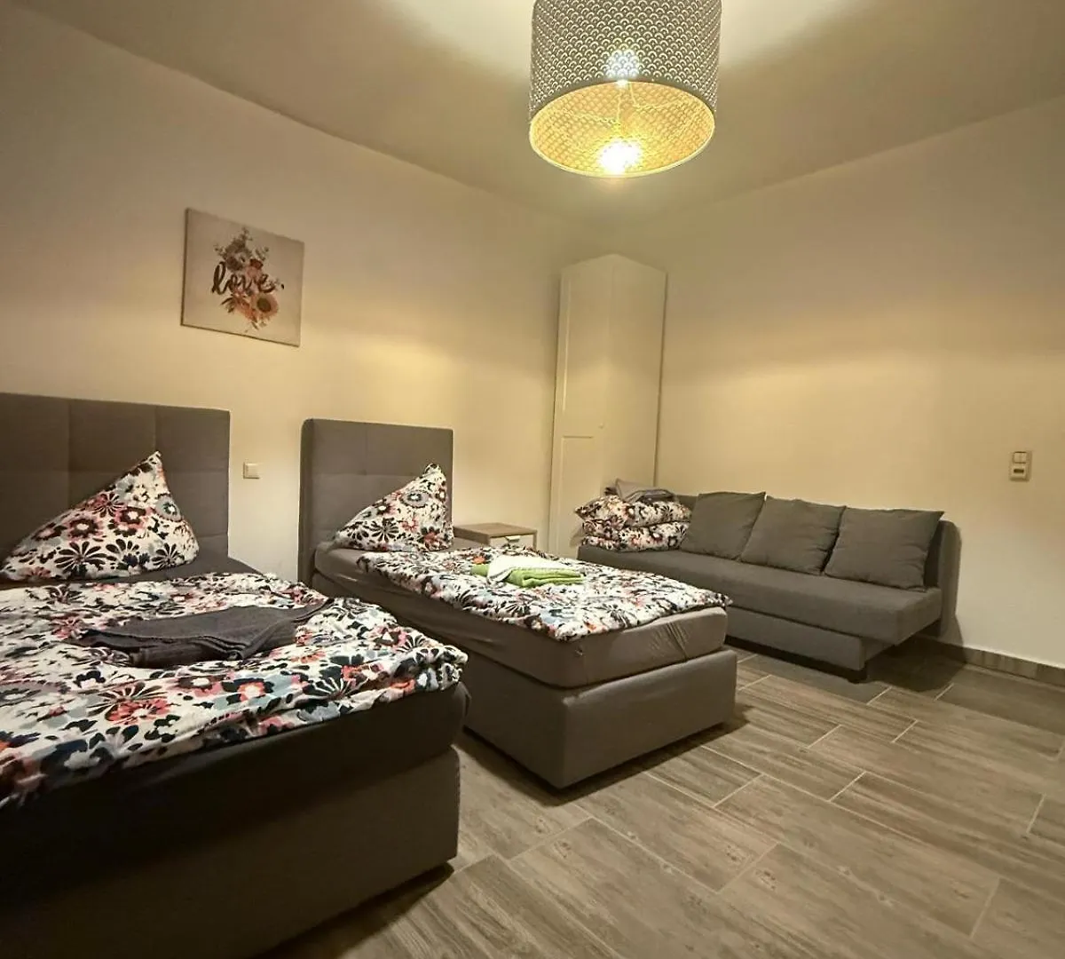 Beautiful Apartment In Berlin8 0*, Berlijn Duitsland